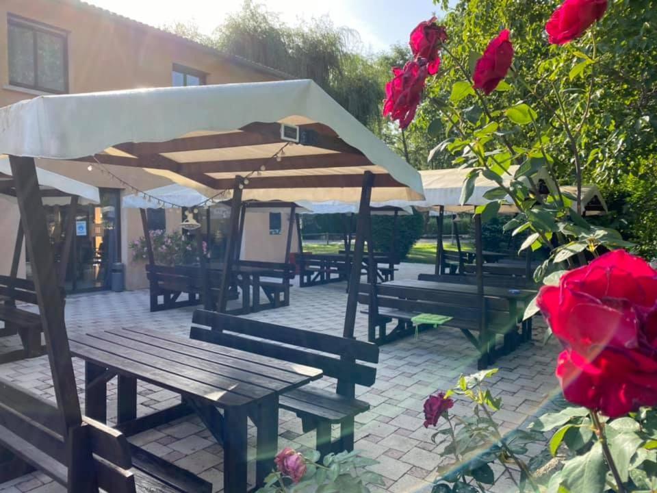 Complexe Les 4 Saisons Hotel Oust Bagian luar foto