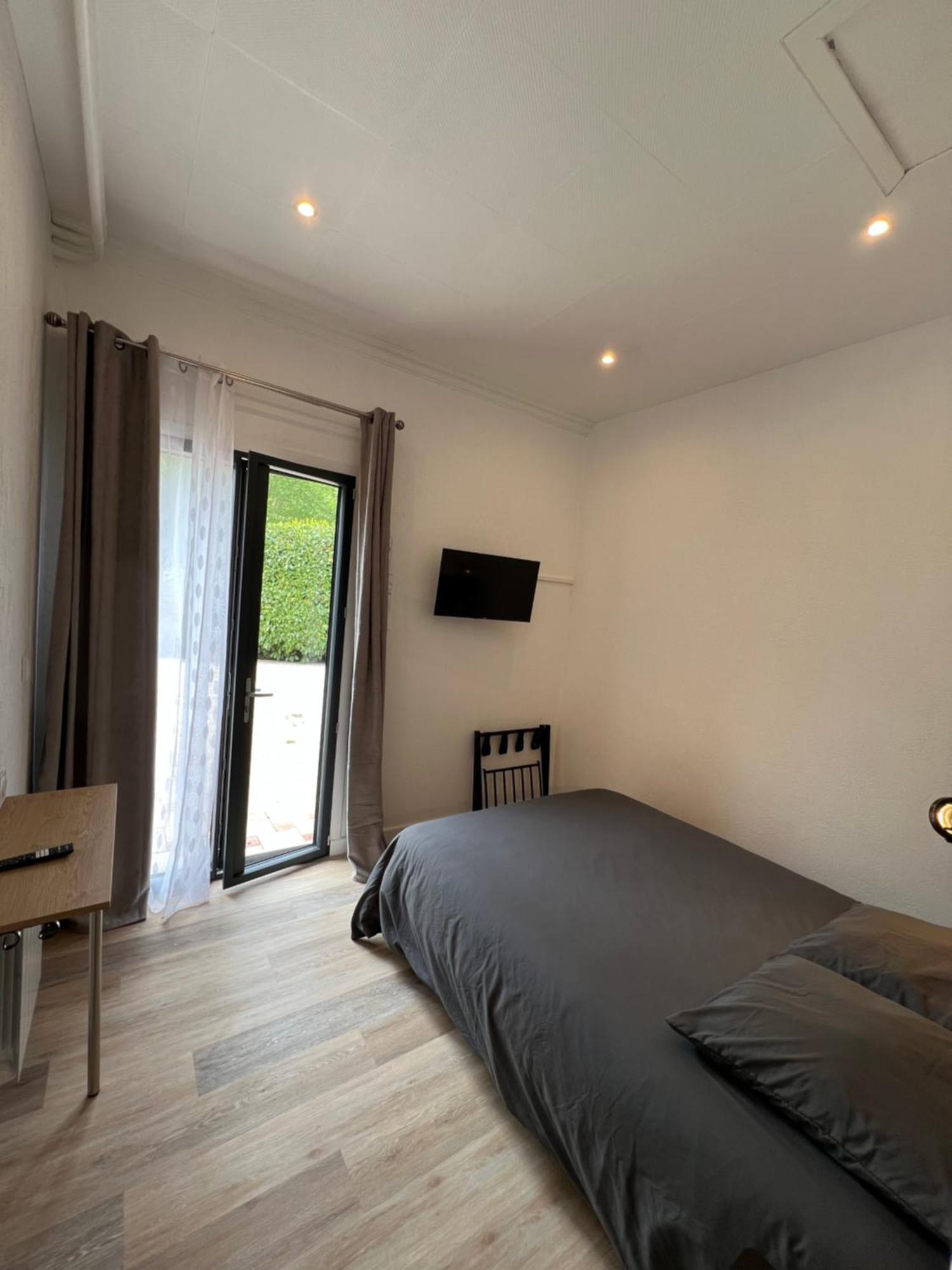 Complexe Les 4 Saisons Hotel Oust Bagian luar foto