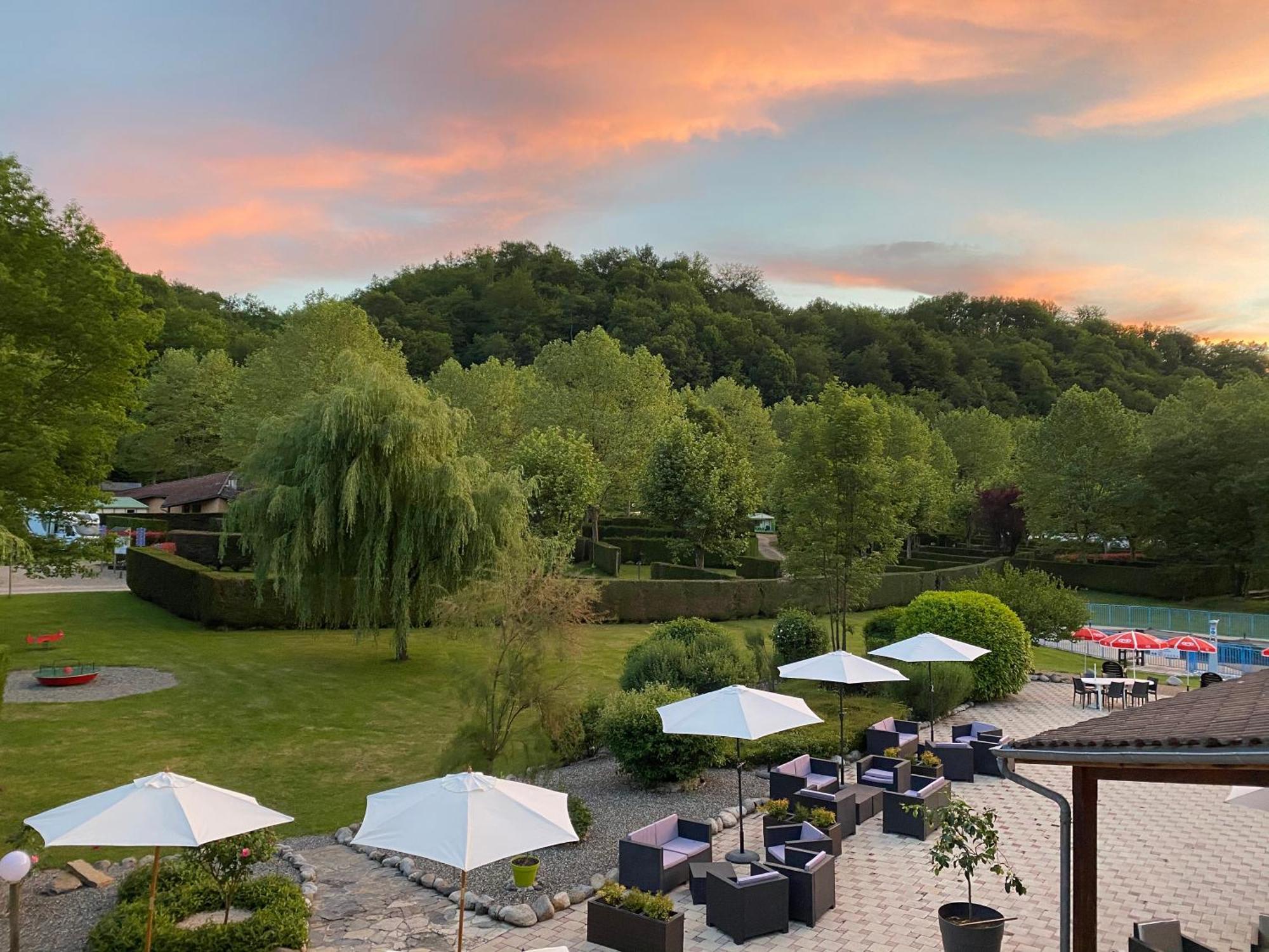 Complexe Les 4 Saisons Hotel Oust Bagian luar foto