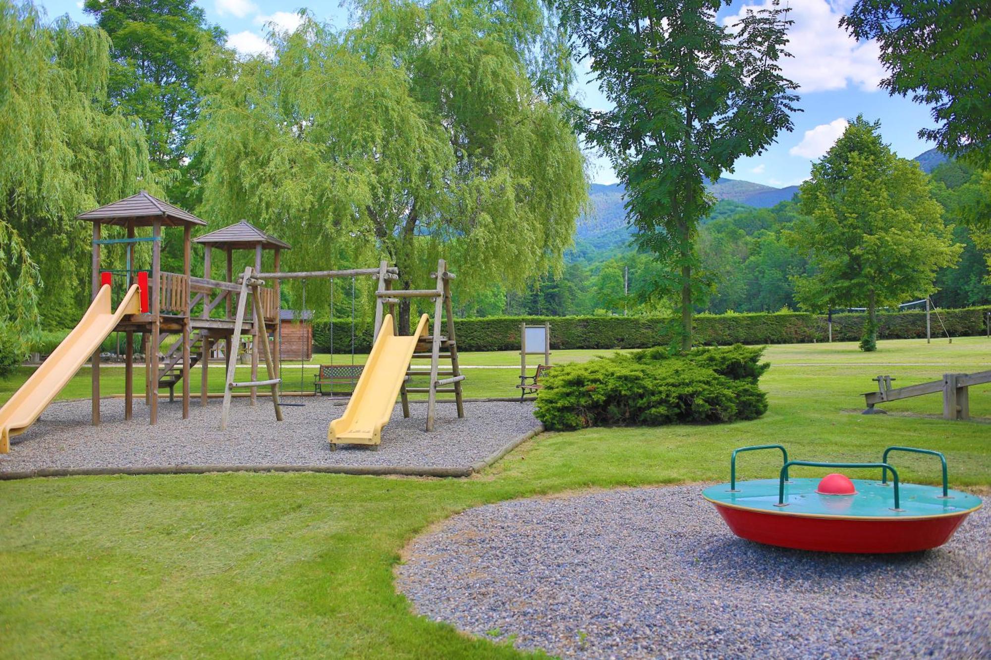 Complexe Les 4 Saisons Hotel Oust Bagian luar foto