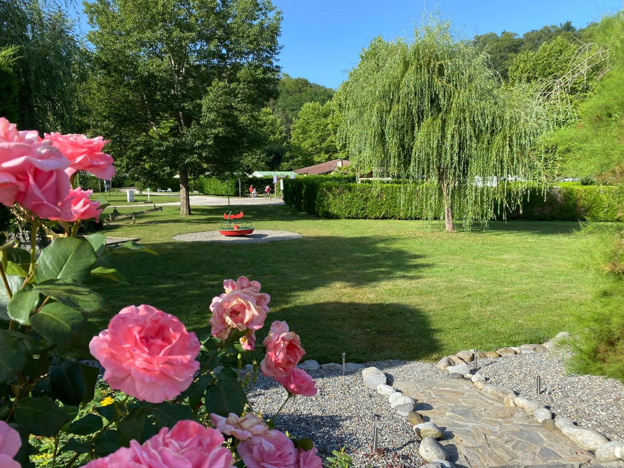 Complexe Les 4 Saisons Hotel Oust Bagian luar foto